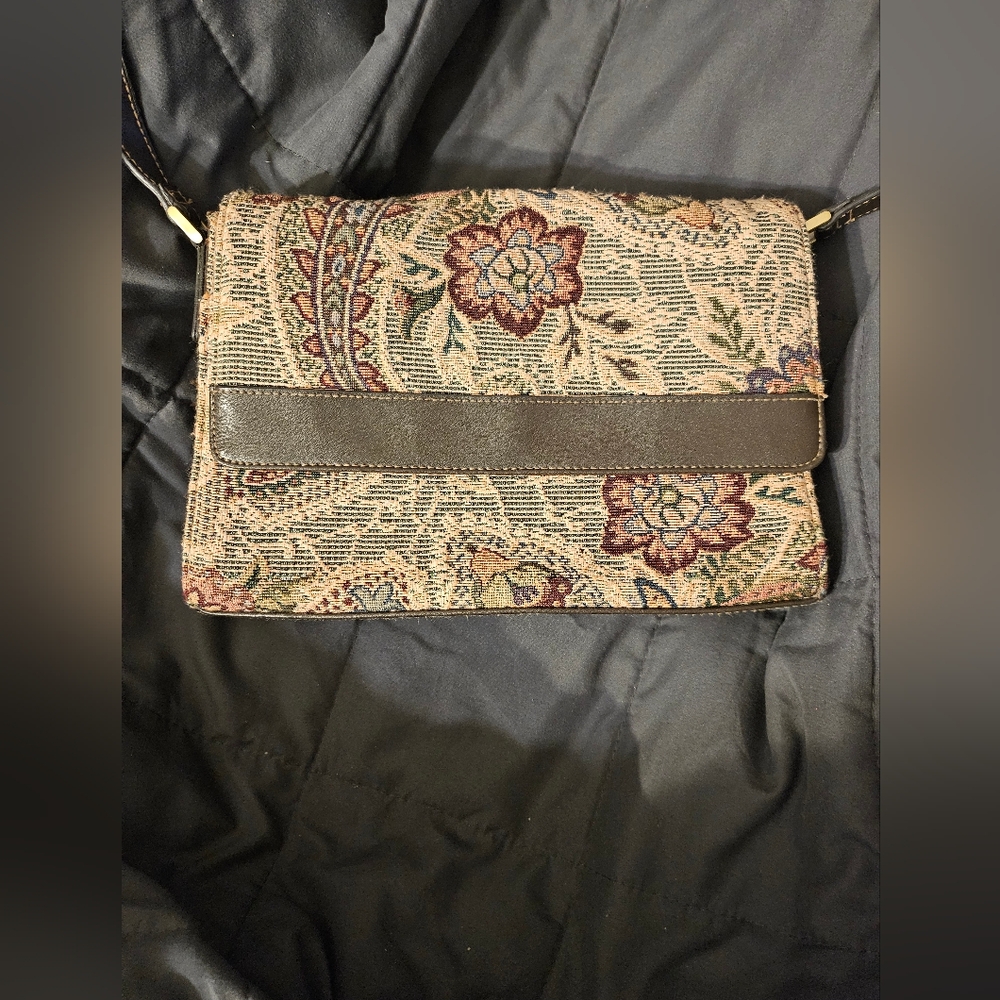 Vintage Floral Tapestry Purse‎  by Carryland